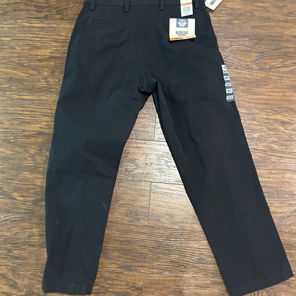 Dockers Work Day Khakis Classic Fit - Picture 5 of 5